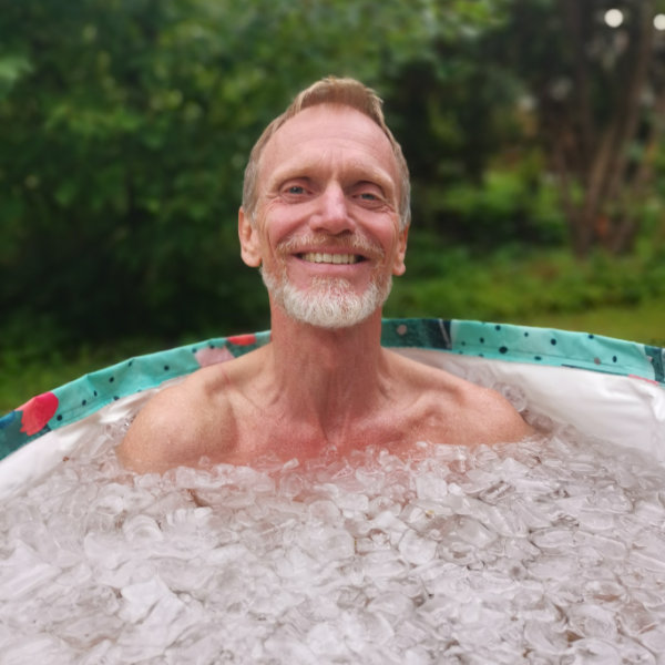 Eisbaden macht glücklich Eisbaden macht glücklich